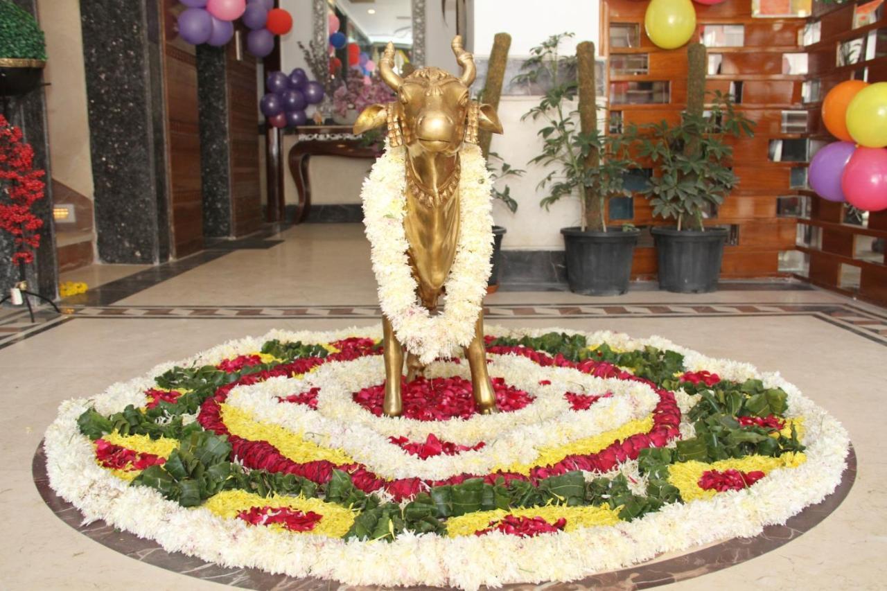 Vrindāvan Hotel Dev Residency מראה חיצוני תמונה