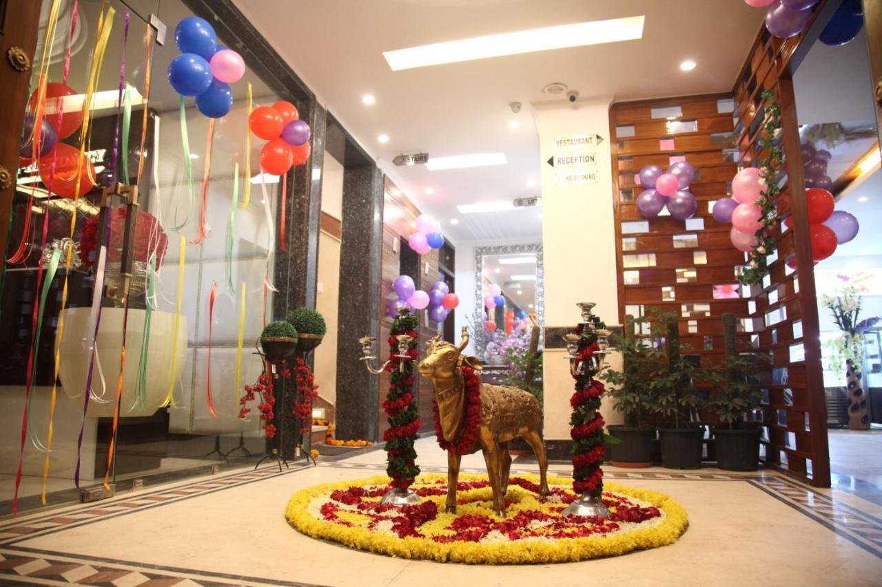 Vrindāvan Hotel Dev Residency מראה חיצוני תמונה