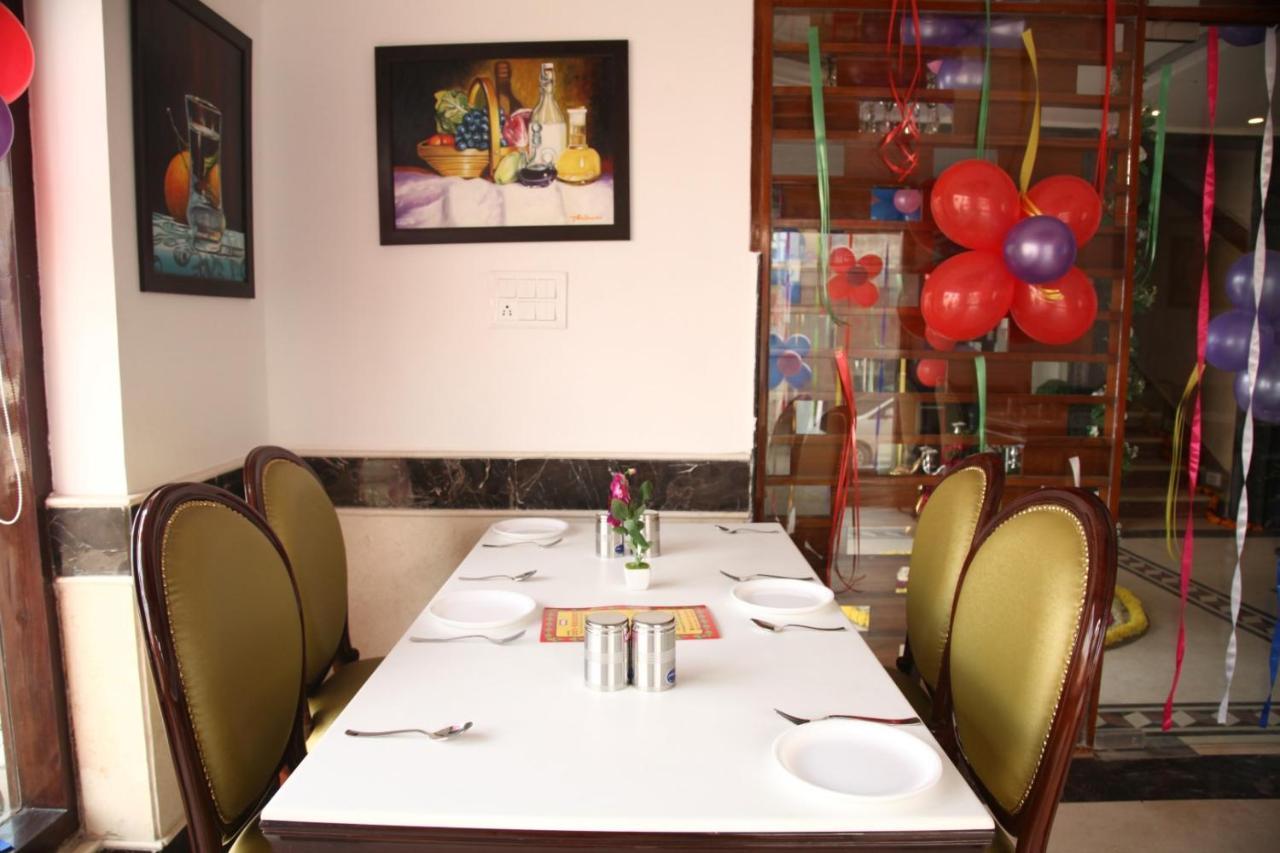 Vrindāvan Hotel Dev Residency מראה חיצוני תמונה